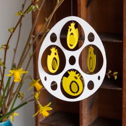 Easter Egg w. 4 chicken