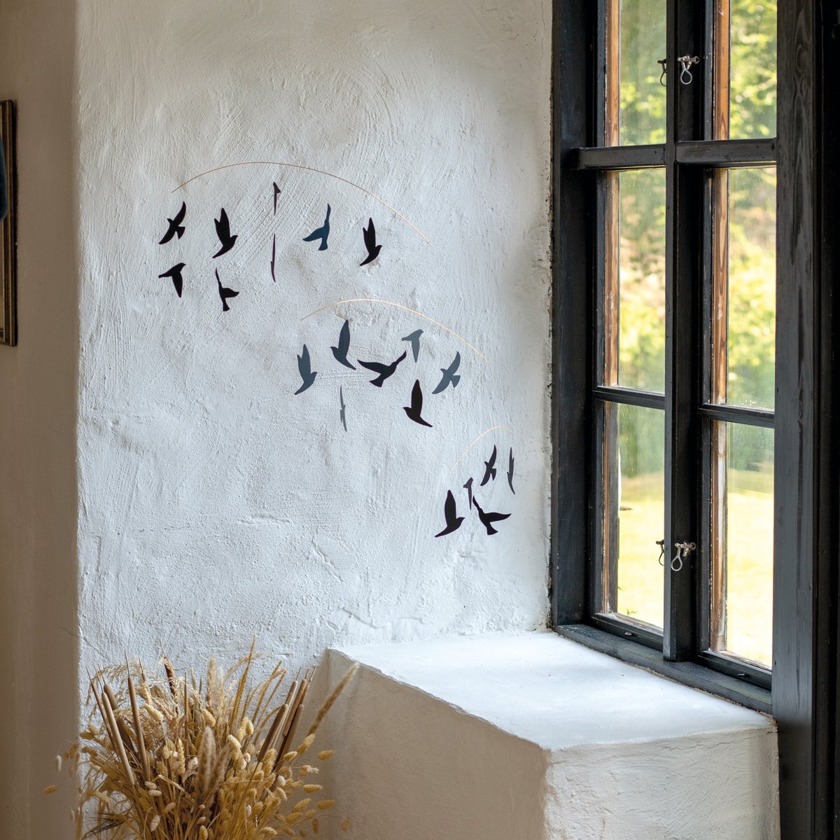 Sort Sol - Stor - Mobiler / Uroer - Livingly design mobiles